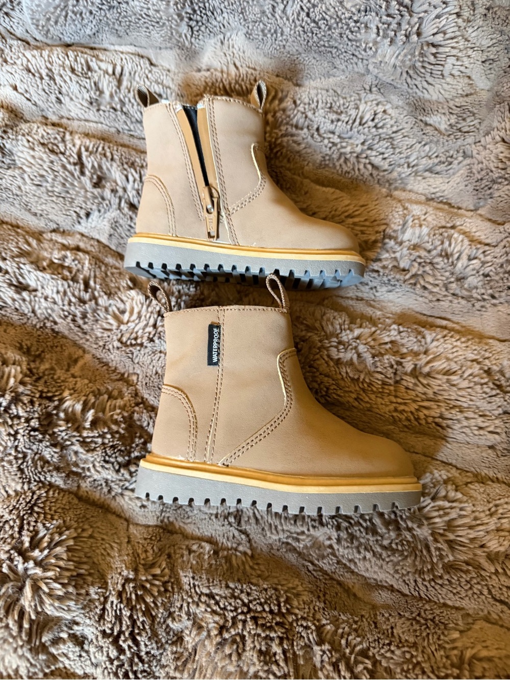 H&M Tan Toddler Ankle Boots with Gray Soles size 4/5